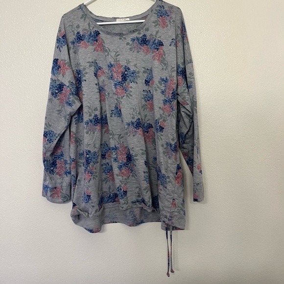 Maurices Tops - Maurice’s Floral long sleeve top women’s size 3 drawstring to adjust side